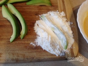 Авокадо во фритюре - фото шаг 5