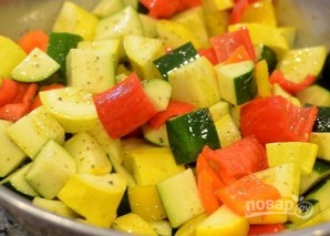 Овощной салат с кукурузными початками - фото шаг 3