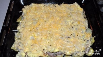 Картошка с шампиньонами и сыром в духовке - фото шаг 4
