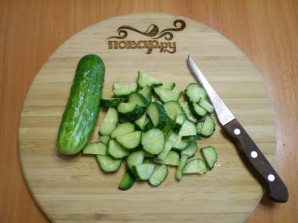 Огуречный салат с луком на зиму - фото шаг 2