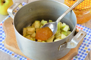 Яблочное варенье с медом - фото шаг 3