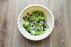 Салат из огурцов с базиликом - фото шаг 7