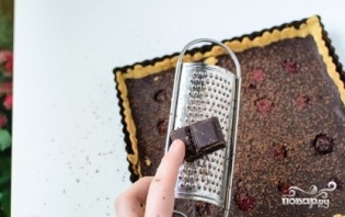 Шоколадный пирог с малиной - фото шаг 8