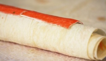 Лаваш с корейской морковкой и крабовыми палочками - фото шаг 3
