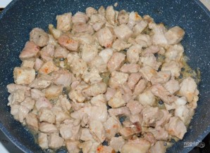 Мясо в сливках с кабачками и грибами в духовке - фото шаг 1