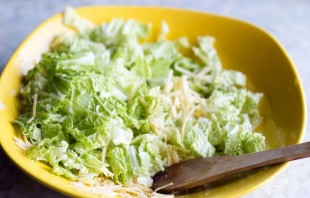 Салат с сыром и салатом "Латук" - фото шаг 3