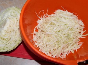 Салат с капустой, огурцами и яблоками - фото шаг 1