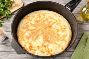 Ленивый хачапури на сковороде рецепт с сыром на молоке - фото шаг 9