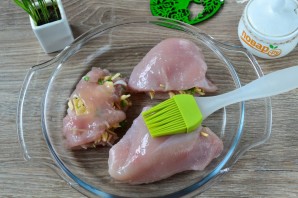 Куриные кармашки со шпинатом и чесноком - фото шаг 5