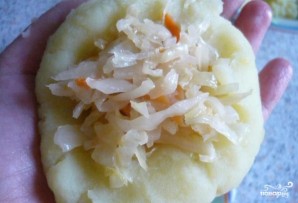 Постные картофельные зразы с капустой - фото шаг 4
