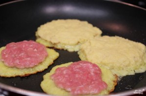 Картофельные блины с мясом - фото шаг 4