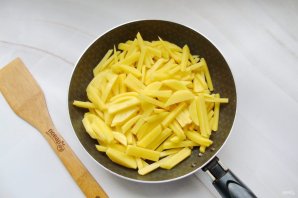 Картошка с яйцом, сыром и чесноком - фото шаг 2