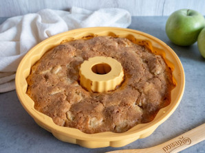 Пирог "Неженка" с яблоками - фото шаг 8