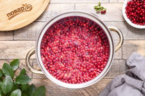 Компот из брусники - фото шаг 7