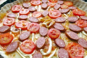 Пицца с копчёной колбаской - фото шаг 6