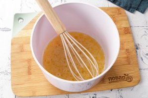 Блины с дырочками на кефире - фото шаг 3