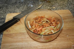 Салат с красной рыбой и креветками - фото шаг 4