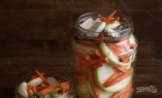 Вкусный салат из кабачков на зиму - фото шаг 3