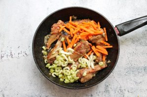 Пряное рагу из утки с картофелем, морковью и сельдереем - фото шаг 5