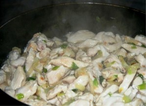 Курица с овощами в сметанном соусе - фото шаг 2