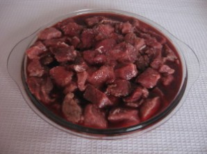 Мясо в вине в духовке - фото шаг 6