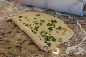 Лепешки на сковороде с зеленым луком - фото шаг 7