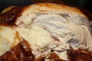 Курица, фаршированная картошкой в духовке - фото шаг 5