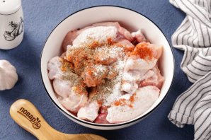 Курица с картошкой в мультиварке - фото шаг 3