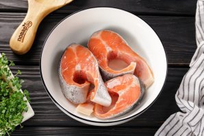 Красная рыба в аэрогриле - фото шаг 3