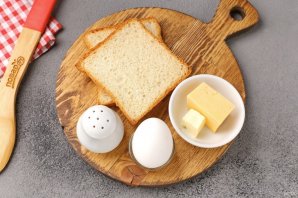 Сэндвич с сыром и яйцом - фото шаг 1