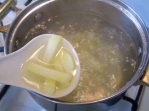 Рыбный суп с плавленым сыром - фото шаг 3