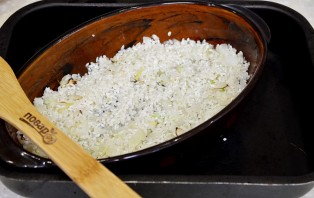 Куриные бедрышки с рисом в духовке - фото шаг 5