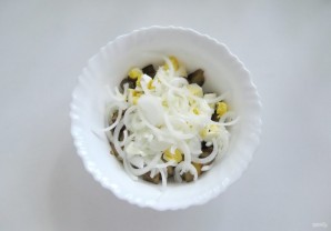Салат с баклажаном, яйцом и луком - фото шаг 7