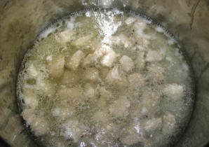 Тушеная картошка и мясо в кастрюле - фото шаг 4