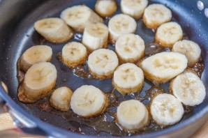Жареные бананы в карамели - фото шаг 4