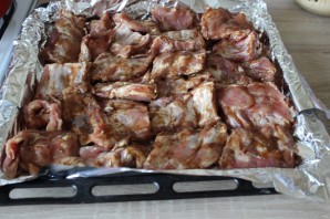 Лучший рецепт запеченных свиных рёбрышек с маринадом, аджикой и кетчупом - фото шаг 3