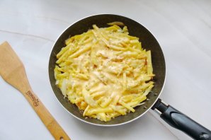 Картошка с яйцом, сыром и чесноком - фото шаг 8