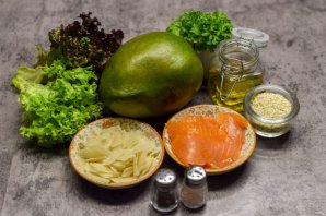 Салат с семгой и манго - фото шаг 1