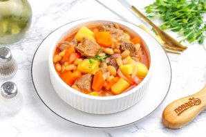 Мясо с консервированной фасолью - фото шаг 7