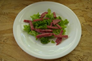 Салат испанский с копченой колбасой - фото шаг 4