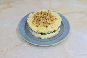 Слоёный салат с копчёной курицей - фото шаг 11