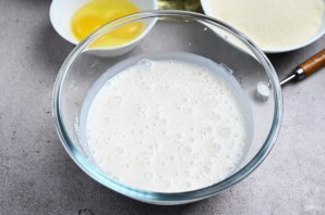 Блины на кефире дрожжевые - фото шаг 4