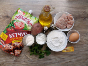 Заливной пирог с мясом, картошкой и кетчупом «Махеевъ» Россия - фото шаг 1