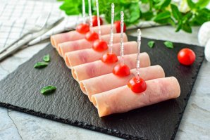 Рулетики с сыром и чесноком - фото шаг 9