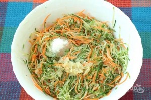 Огуречный салат на зиму - фото шаг 2