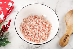 Салат "Рафаэлло" с крабовыми палочками - фото шаг 2