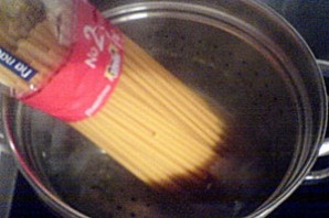 Спагетти с фаршем и сыром - фото шаг 5