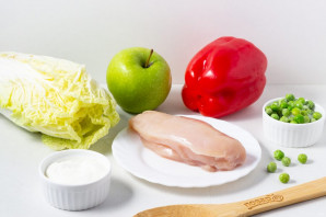 Салат с куриной грудкой и зеленым горошком - фото шаг 1