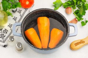 Салат из моркови с чесноком - фото шаг 2