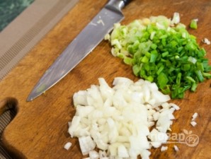 Салат из свежей капусты с сайрой - фото шаг 5